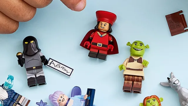 The LEGO Shrek minifigures have one brilliant colour trick
